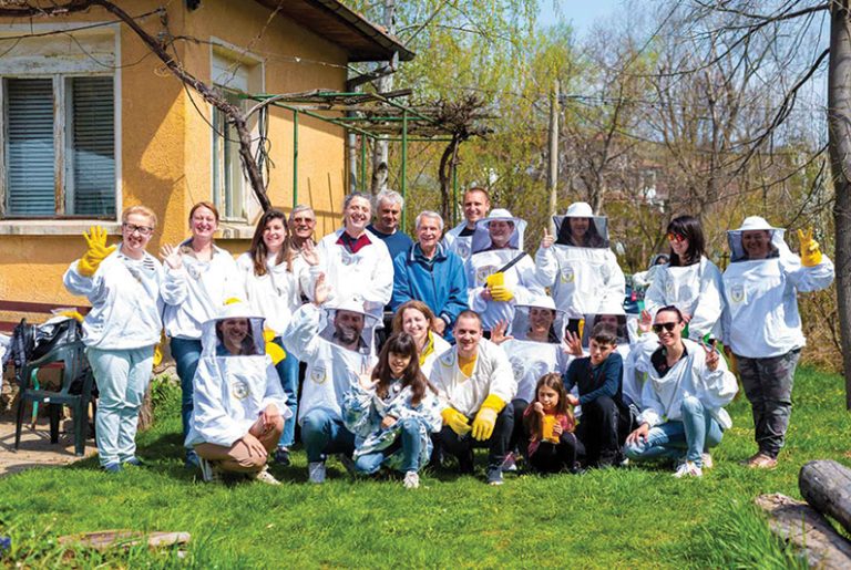 Занятия на студенти от Пчеларски университет