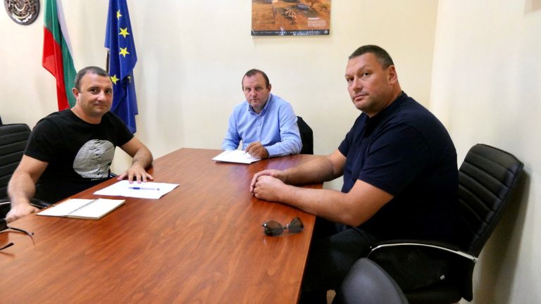 Заместник-министър Тодор Джиков и производители на черупкови култури разгледаха мерки за подкрепа на сектора