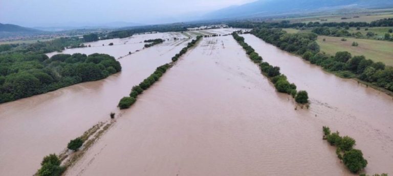 Стопани пострадали от наводненията в района на Карлово могат да подават заявления за подпомагане