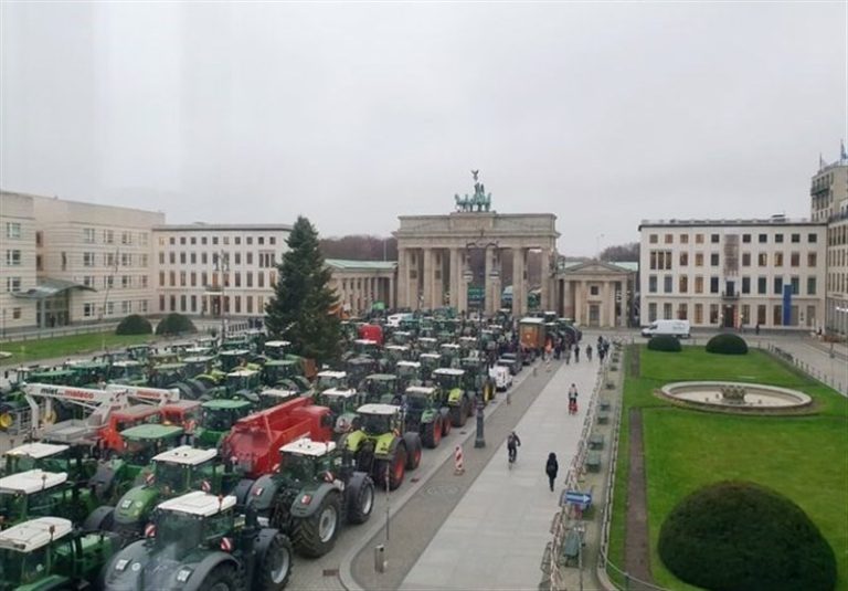 Протест на земеделци и животновъди в Берлин