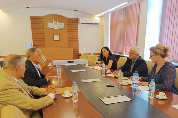 Министър Вътев обсъди възможностите за обмен на студенти с представители на Американския земеделски колеж в Солун