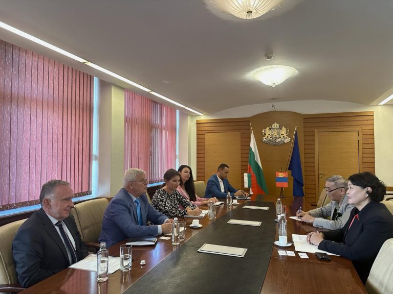 Министър Вътев и посланикът на Монголия обсъдиха възможностите за сътрудничество в сферата на селското стопанство