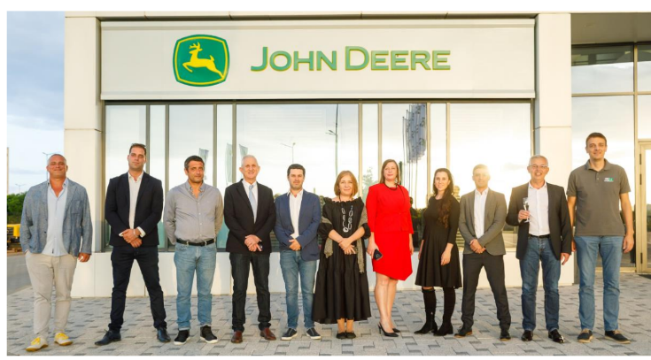 Мегатрон става официален представител на  John Deere и за Словения