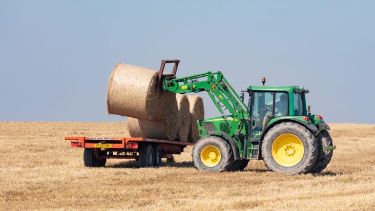 Комисарят по земеделието призовава за таван на плащанията по ОСП за големите стопанства