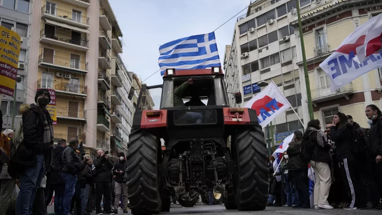Гръцките фермери също излизат на протест