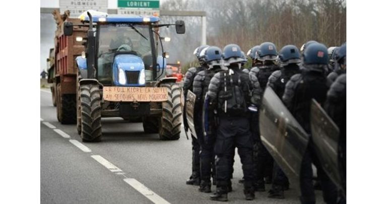 Френските фермери прекратиха блокадите, след като им бе обещана помощ на стойност 400 милиона евро