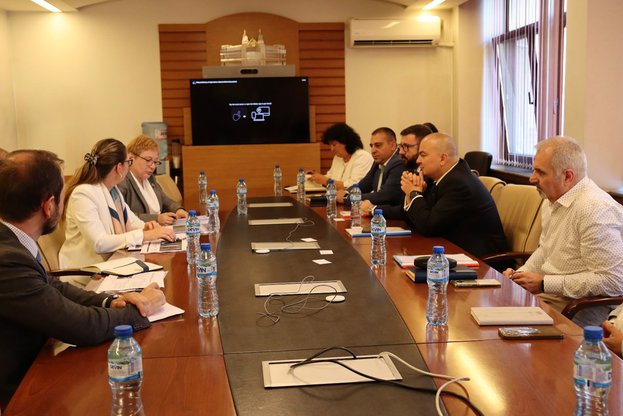 Втората институция на масата: какво означава срещата на МЗХ с ЕБВР за напояването